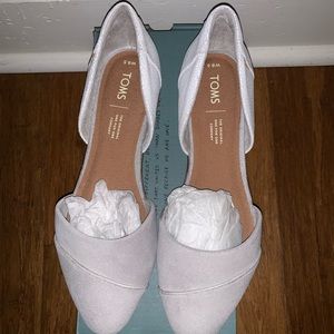Women’s Toms Jutti D'Orsay flats (gray and white)